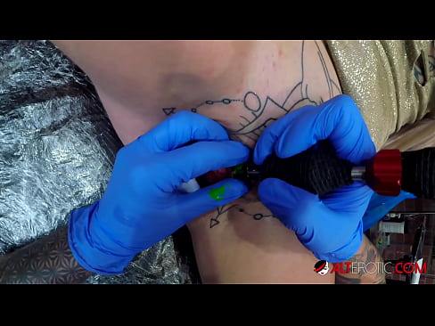 ❤️ Sully Savage mai tsananin jarfa ta yi tattoo a kan kwarin ta ❌ Batsa kawai ❌️❤
